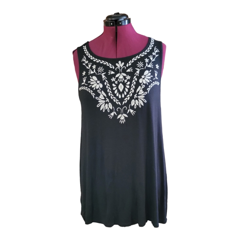 Torrid, size 2, embroidered, tank top
